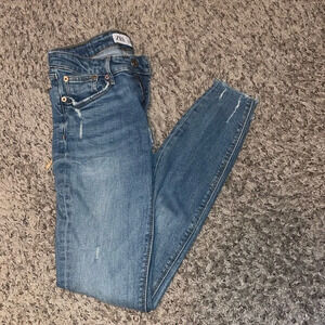 Zara denim distressed jeans in a size 06.